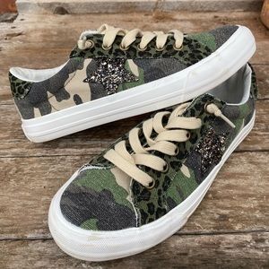Very G Cosmic Star Leopard Sneakers Camo